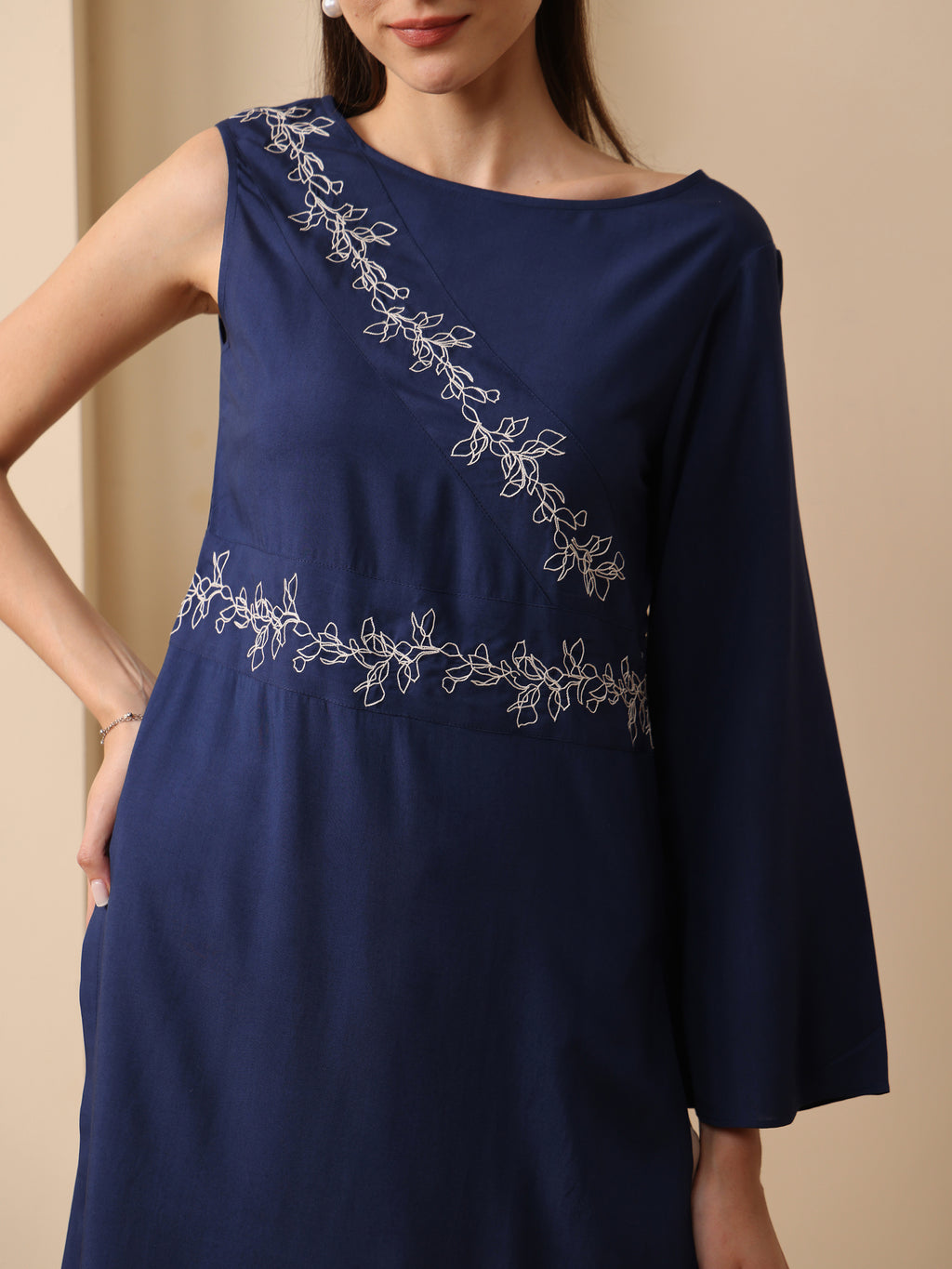 Navy blue one shoulder sleeve kurta with wide leg pant