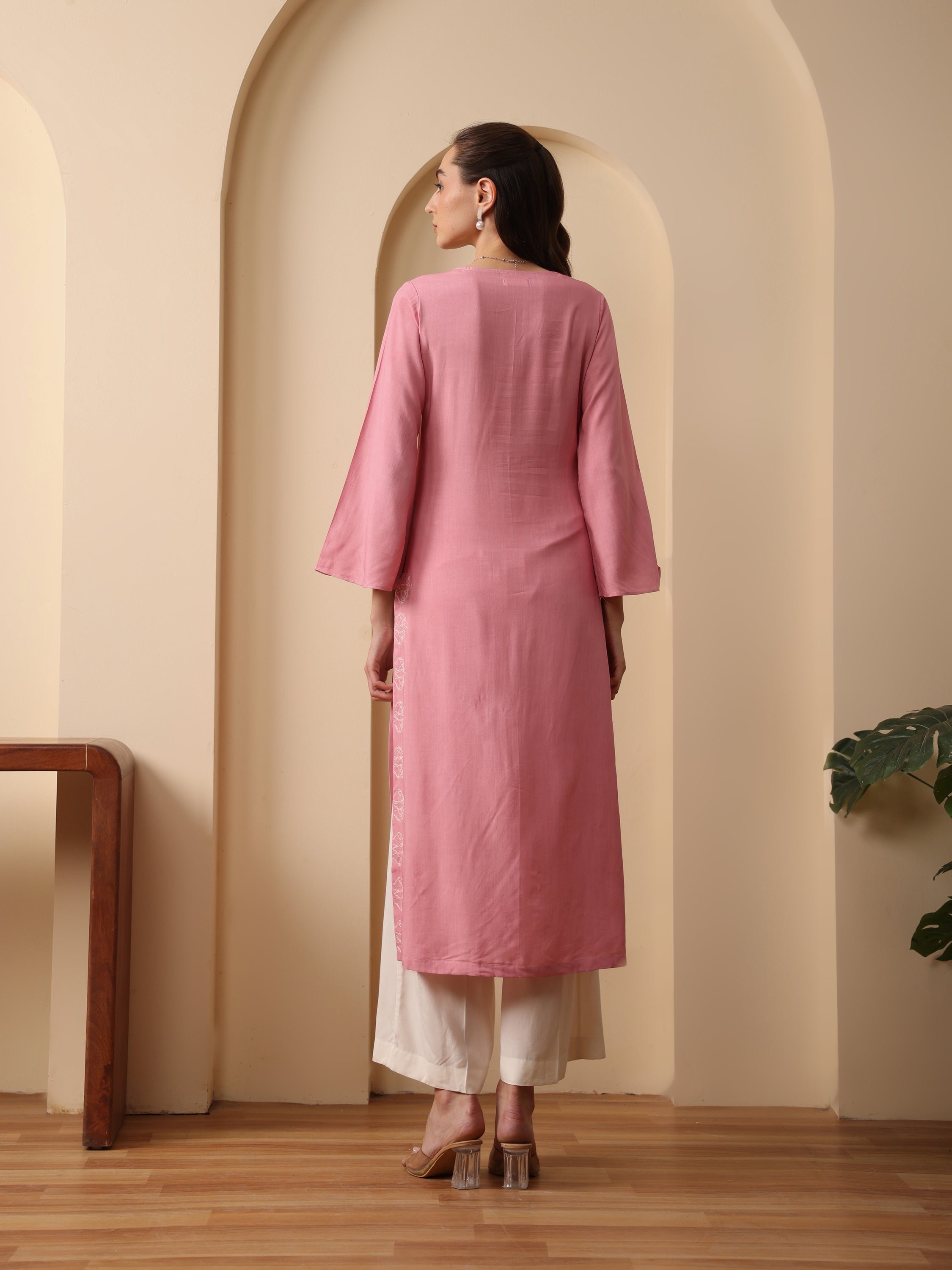 Rosetan pink side embroidered slit kurta with off white pant