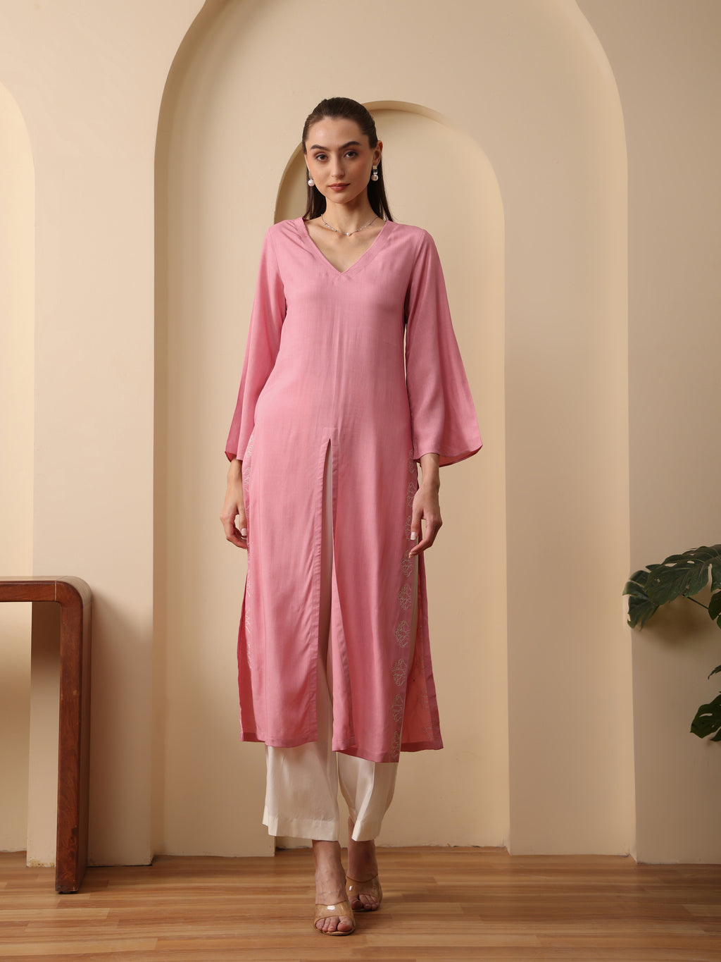 Rosetan pink side embroidered slit kurta with off white pant