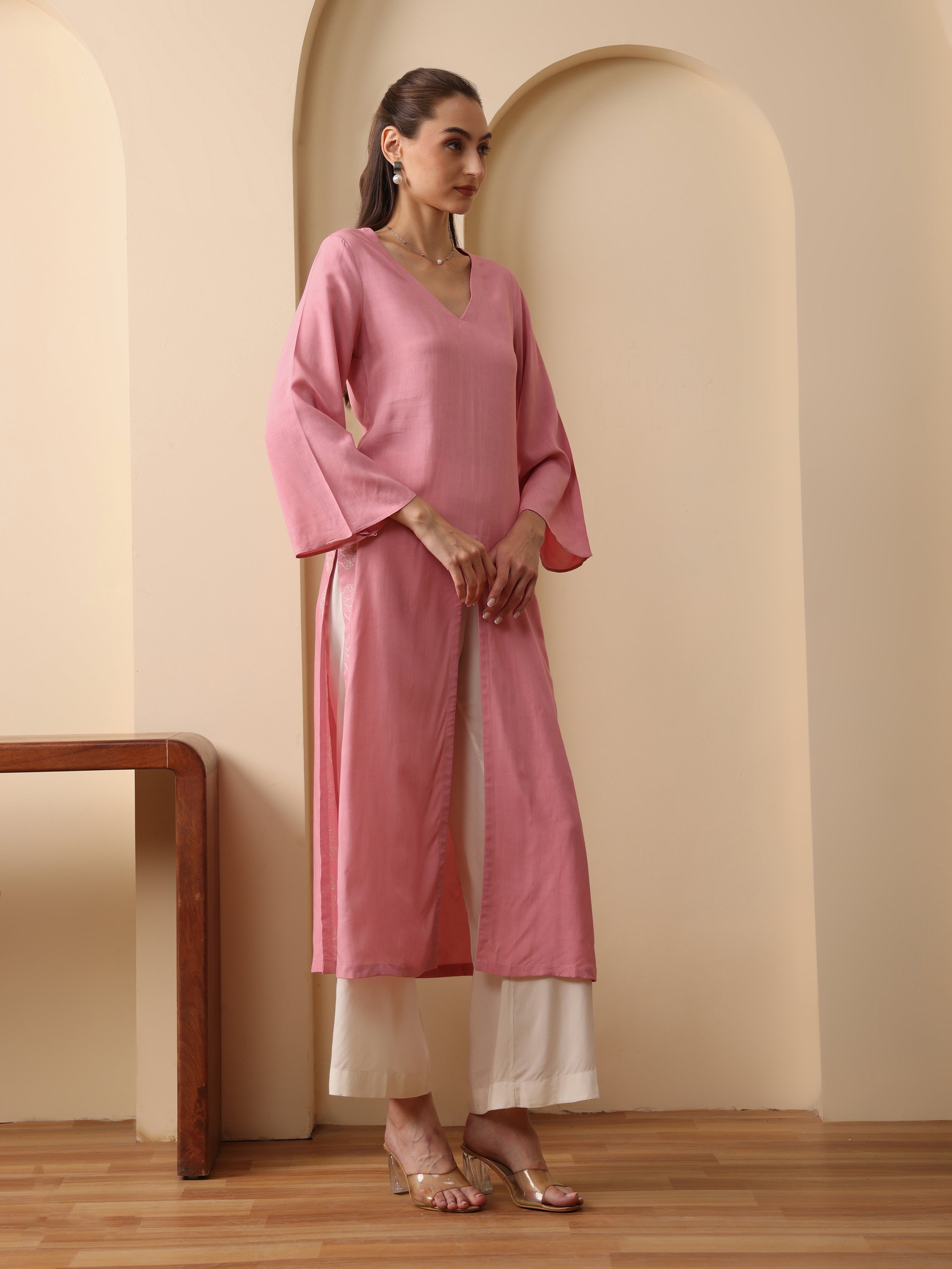 Rosetan pink side embroidered slit kurta with off white pant