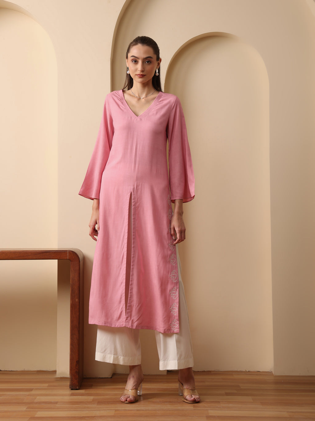 Rosetan pink side embroidered slit kurta with off white pant