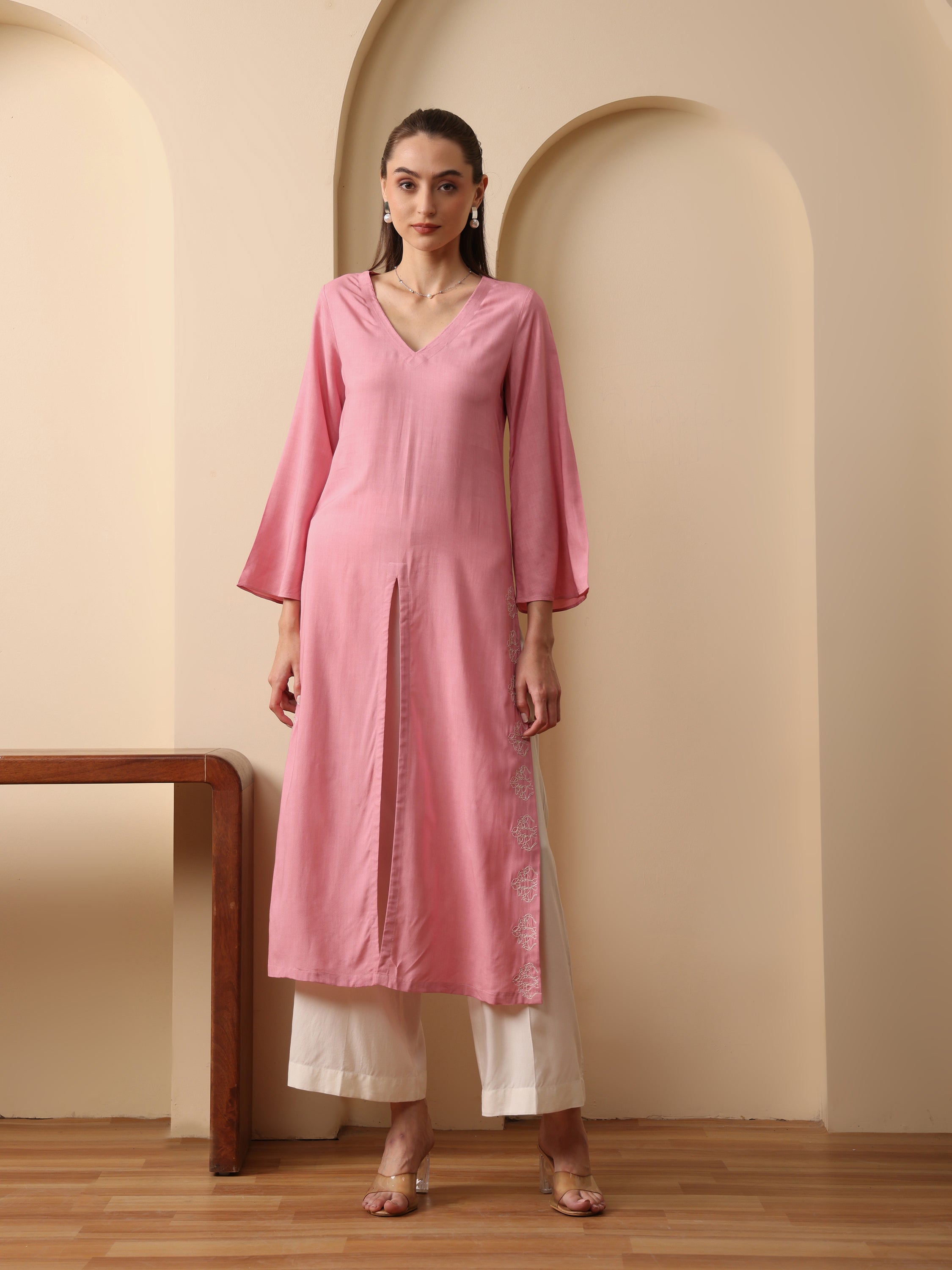 Rosetan pink side embroidered slit kurta with off white pant