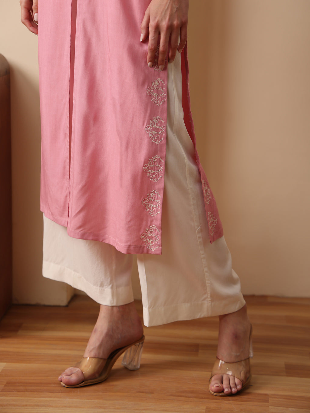 Rosetan pink side embroidered slit kurta with off white pant