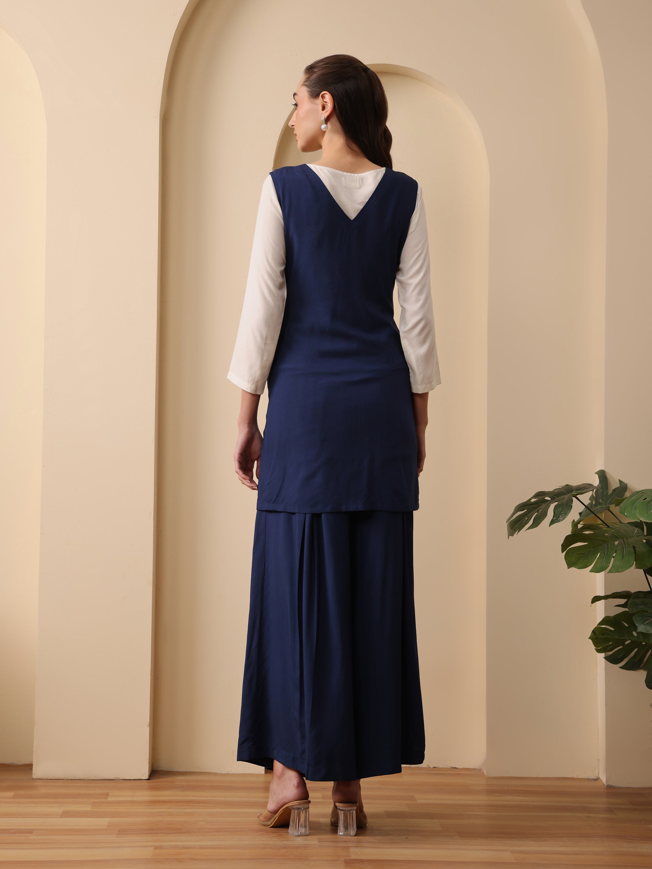 Navy blue embroidered tunic with flared pant and solid white inner(set of 3)