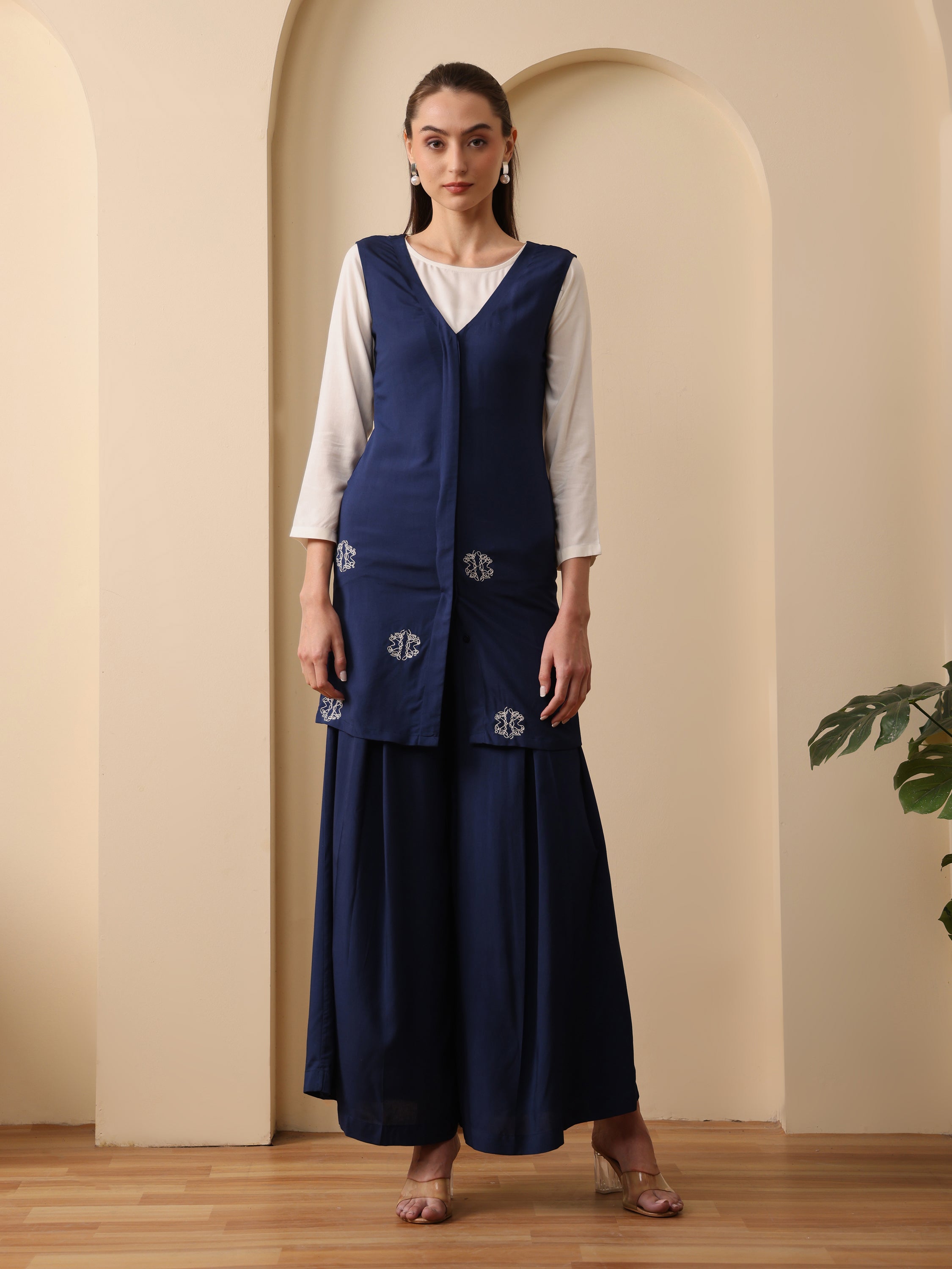 Navy blue embroidered tunic with flared pant and solid white inner(set of 3)