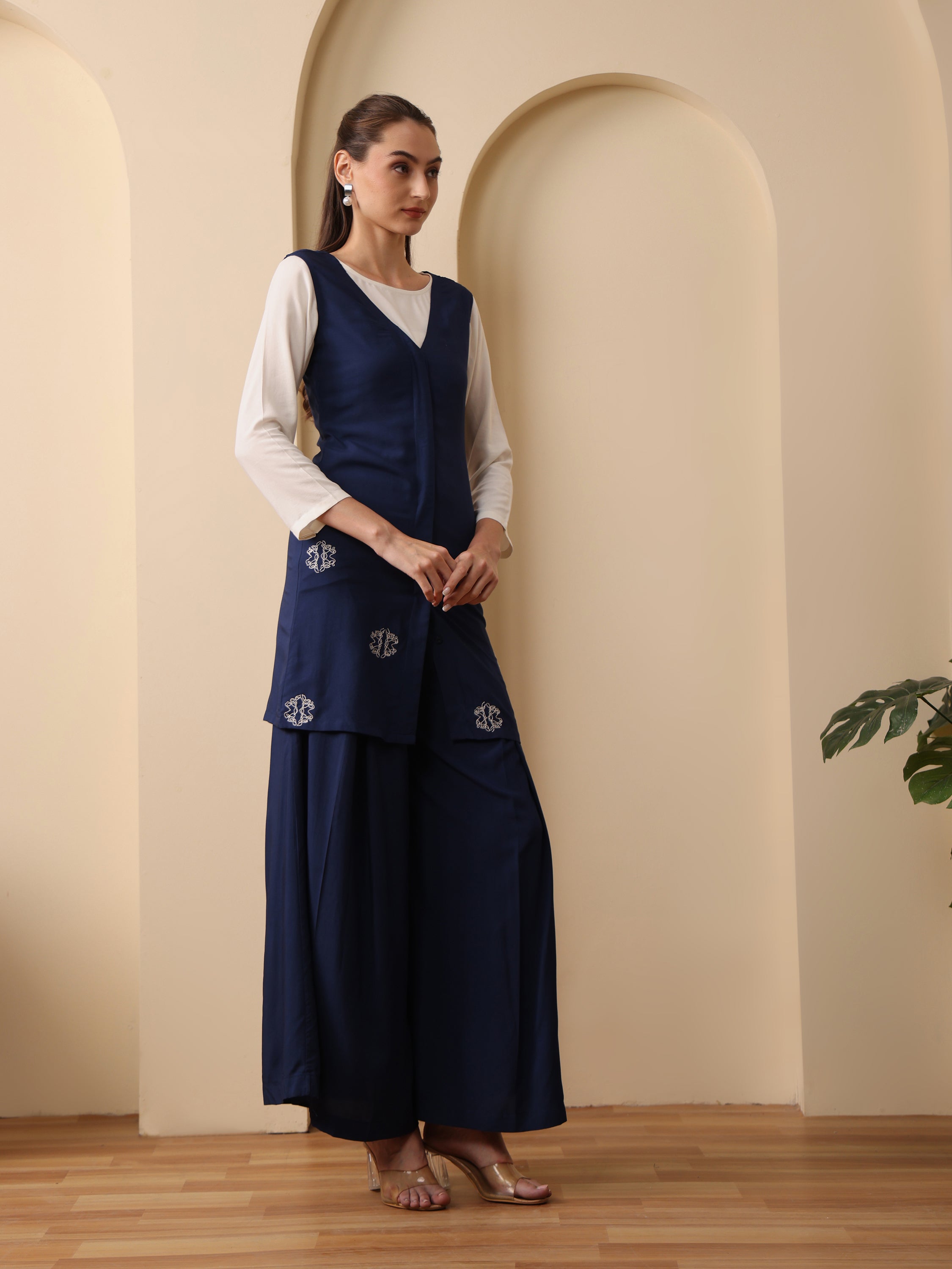 Navy blue embroidered tunic with flared pant and solid white inner(set of 3)
