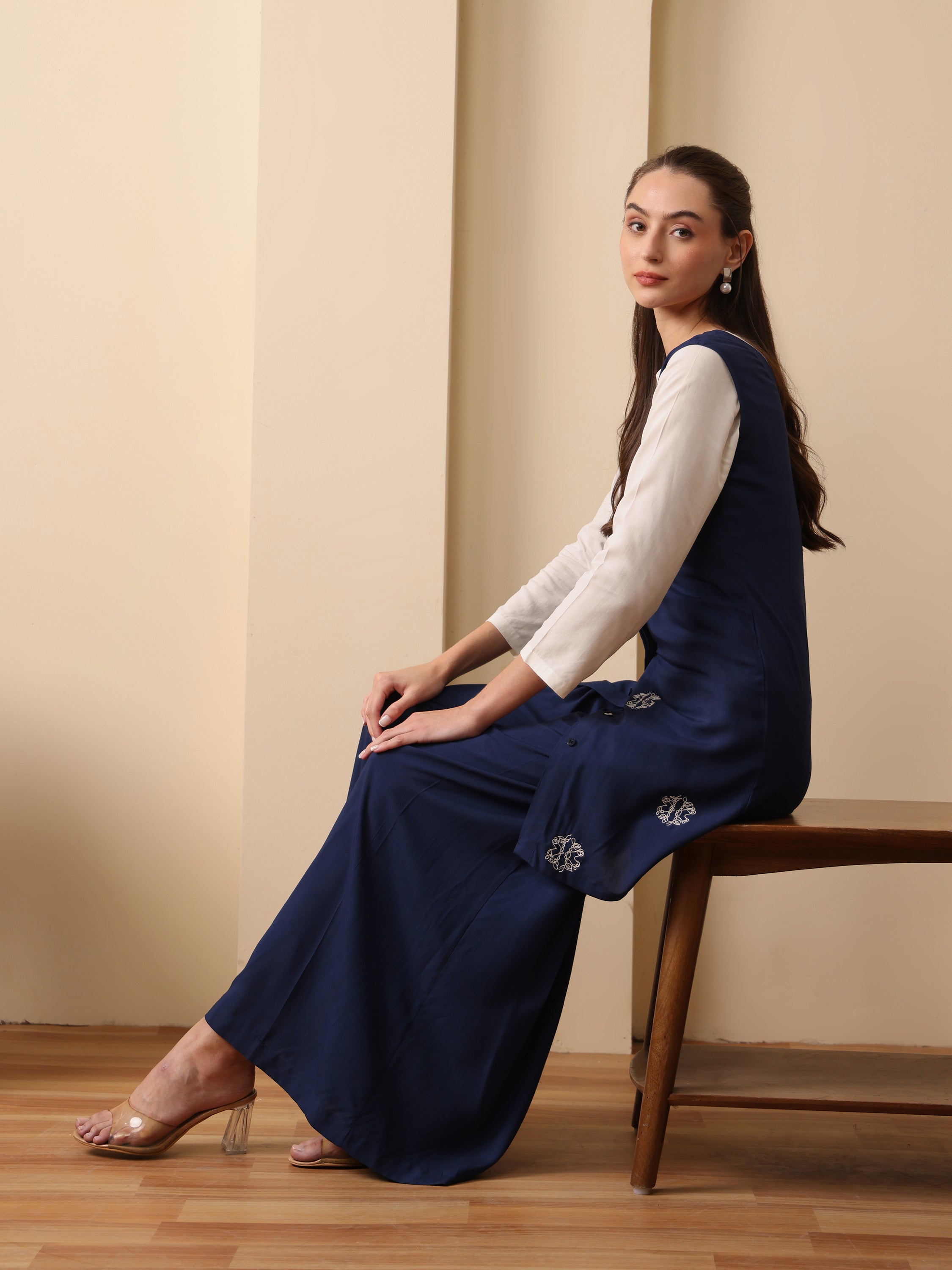 Navy blue embroidered tunic with flared pant and solid white inner(set of 3)