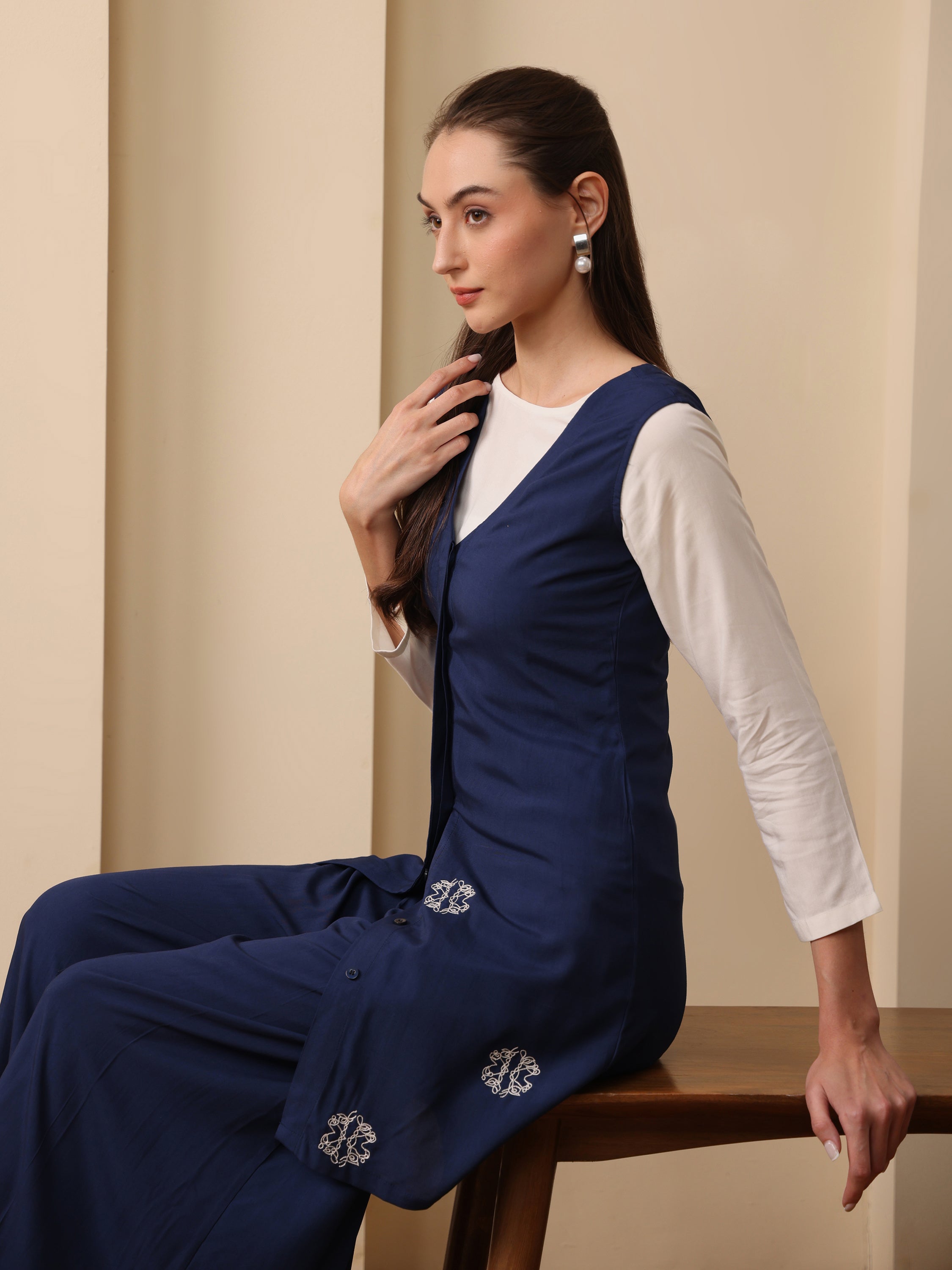 Navy blue embroidered tunic with flared pant and solid white inner(set of 3)