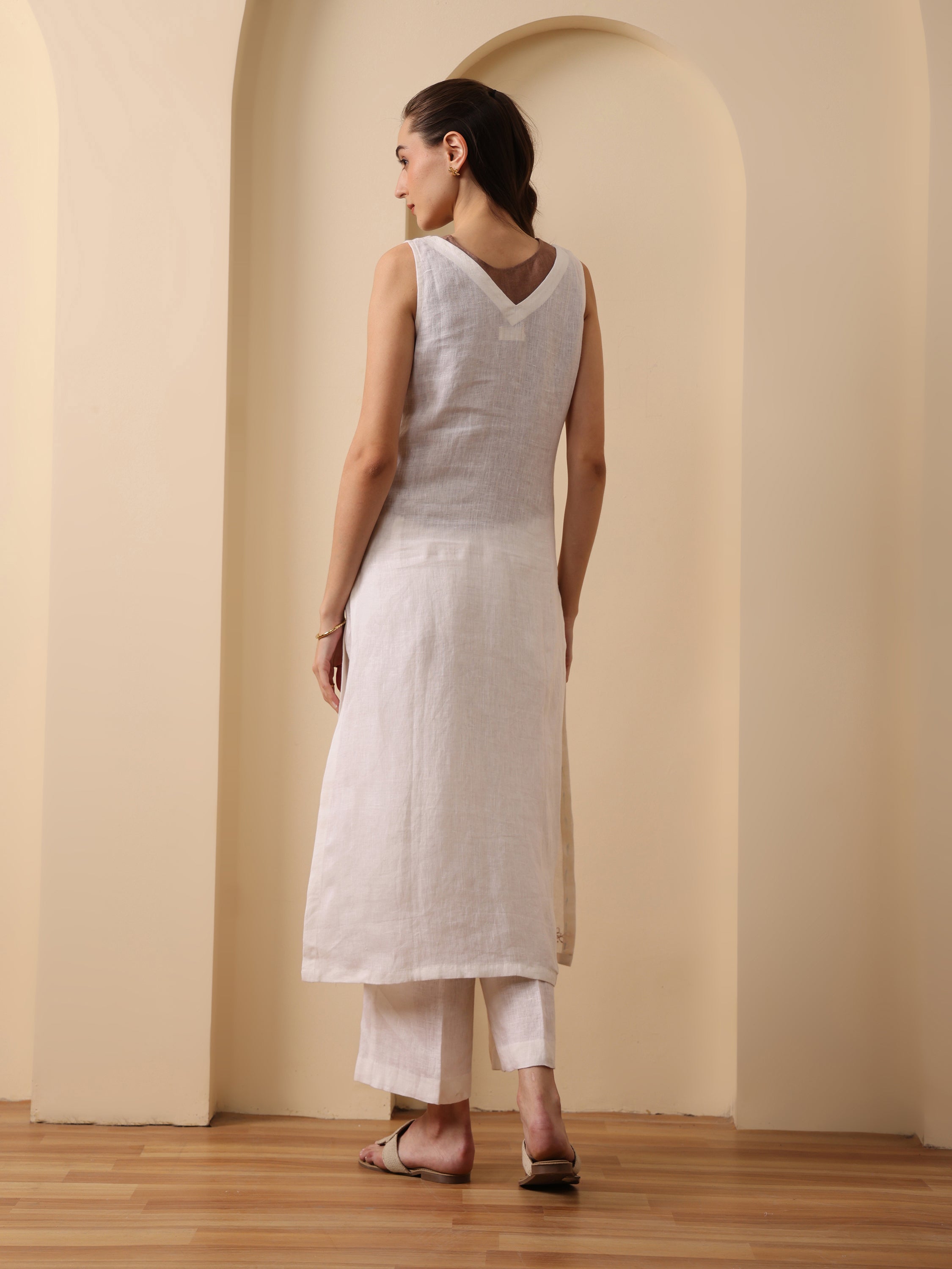 off white embroidered lenin deep v neck kurta with pant and embroidered inner